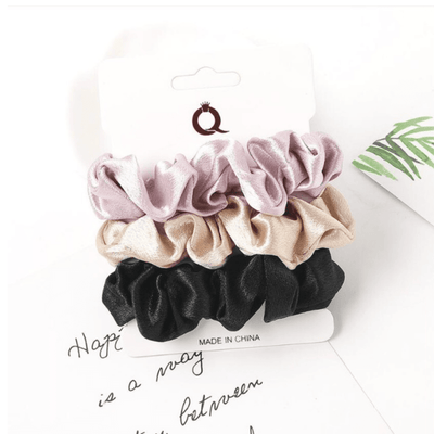 Scrunchies in Nude Tönen lila, beige und schwarz