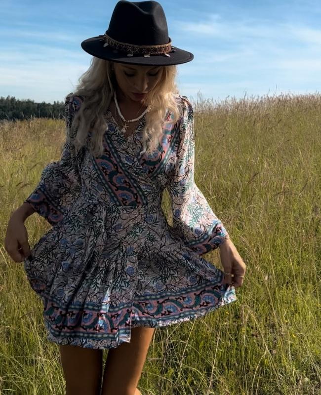 Sommerkleid aus Seide mit Paisley Blumen Muster 
