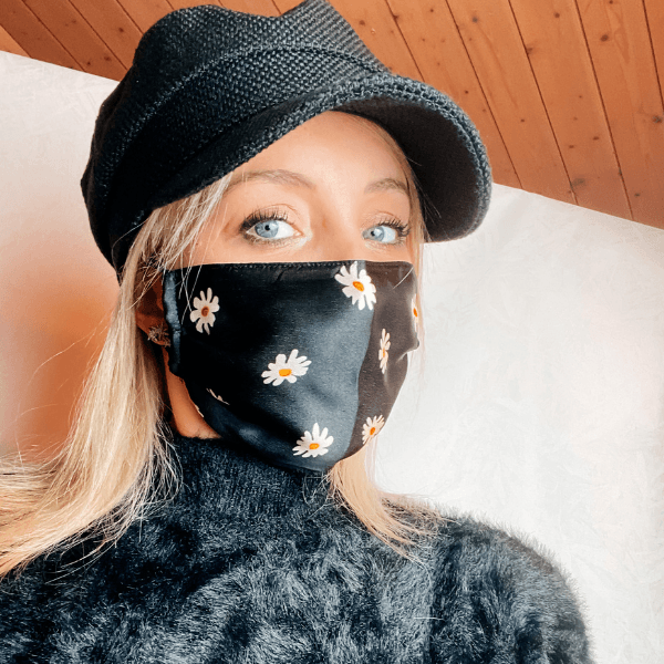 Schwarze Seidenmaske für Damen mit Gänseblümchen | Atmungsaktive Stoffmasken aus Seide