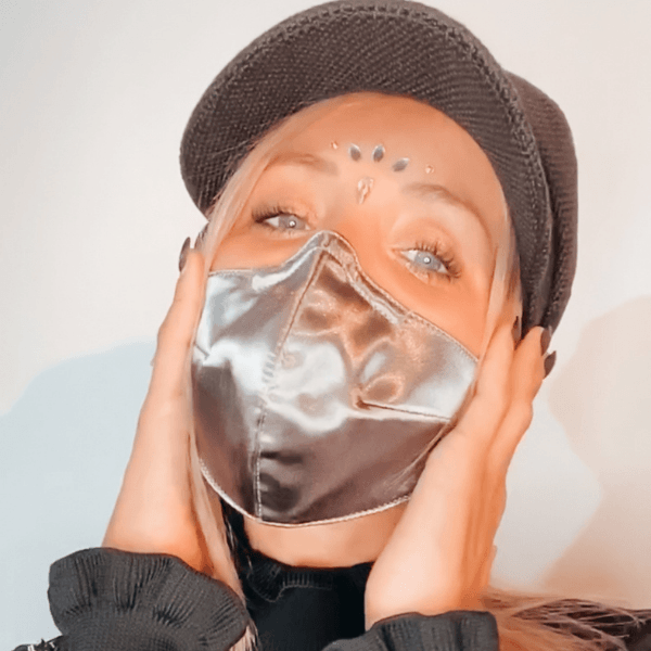 Silberne Seidenmaske Schweiz | Stoffmaske aus Seide | Maske aus Seide | Silkmask Switzerland | Seidenmaske Nasenbügel | Fashion Style Corona Masken