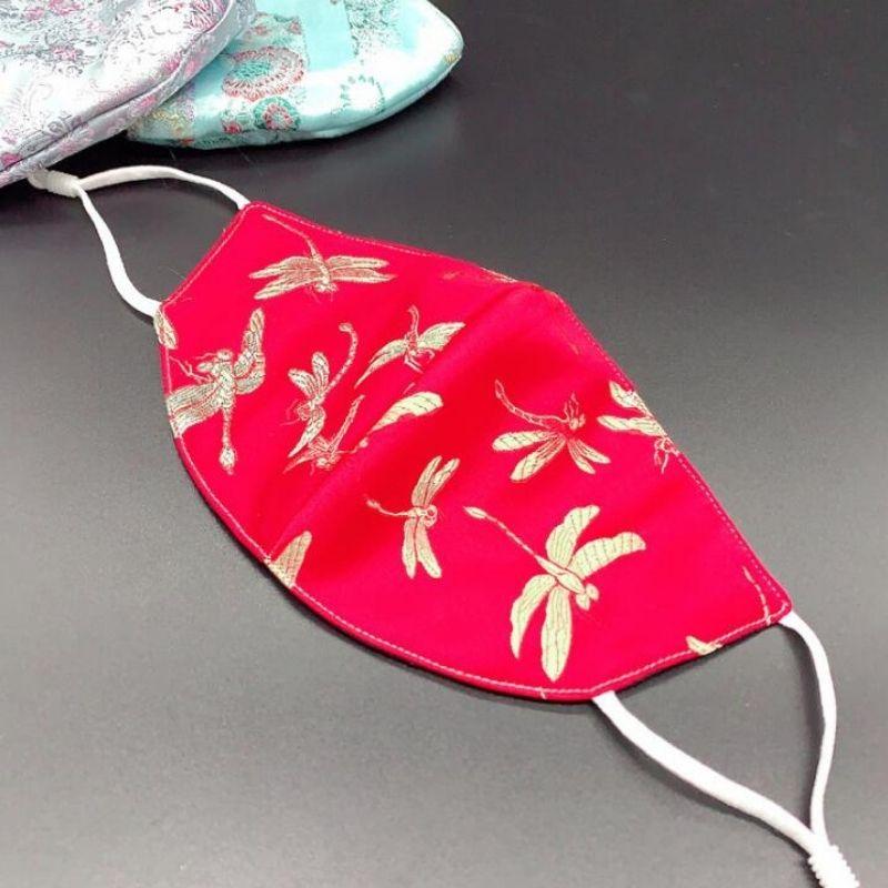 Rote Seidenmaske mit goldenen Libellen - Japanischer Mundschutz Style