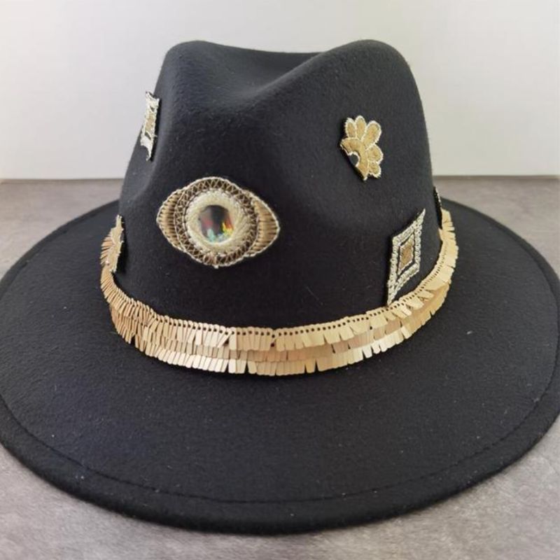 Schwarzer Boho Sommerhut Sombrero mit goldenen Patches und breiter Krempe