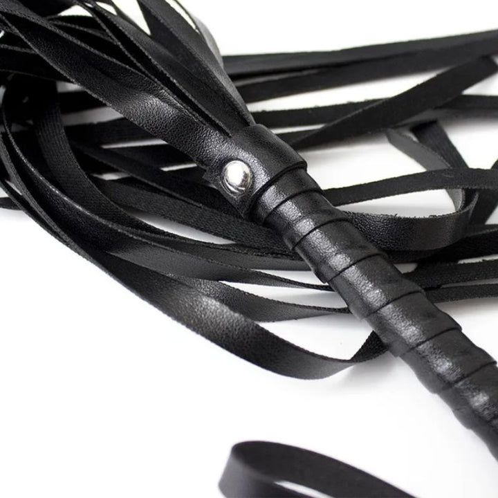 Flogger mit gutem Handgriff und Kunstleder Fransen - BDSM Accessoire Spanking Flogger Peitsche