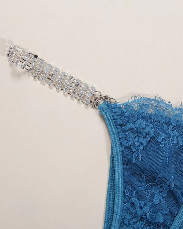 String Tanga Mit Strasssteinen Glitzerkette auf der Seite 
