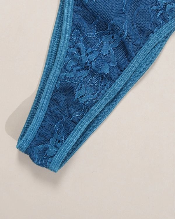 String Tanga mit Spitzen und Blumen Mustern