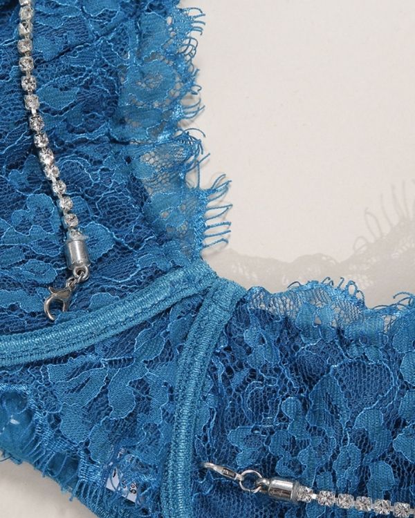 Blaue Spitzen BH mit Glitzerketten 