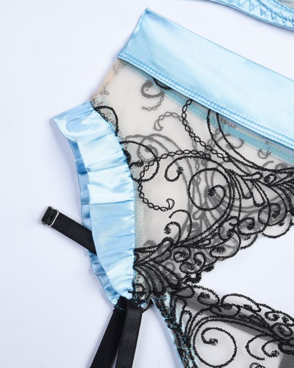 Dessous Lingerie Set aus schwarzem Blumen Spitzen Stoff mit hellblauem Seidenrand 