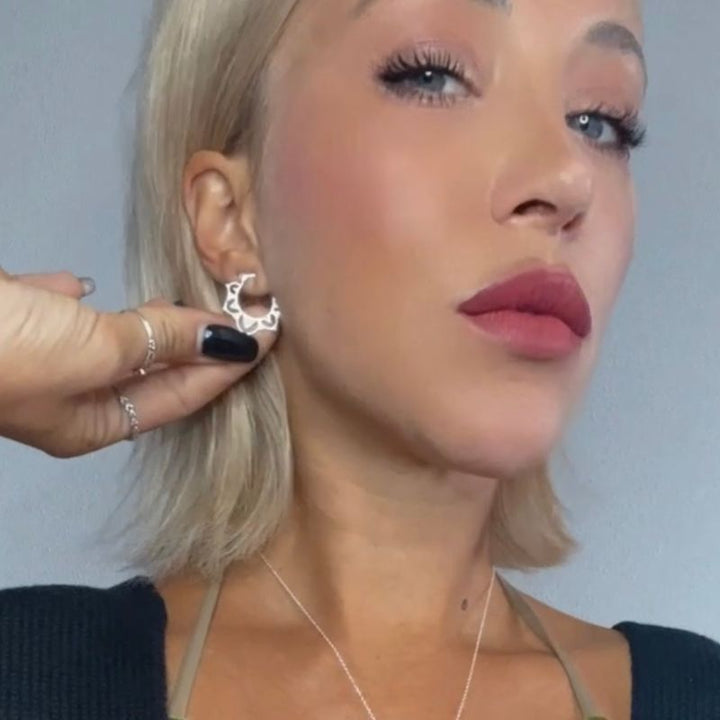 Sterling Silber Ohrringe Paar mit Boho Hippie Blumen Mustern 