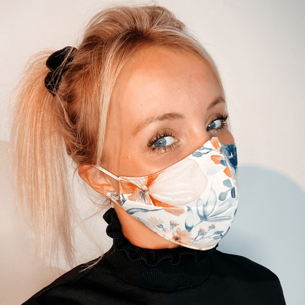 Stoffmaske mit Blumen für Mami und Kind | Stoffmaske aus qualitativer Baumwolle mit Nasenbügel und einstellbaren Gummibändern | eingebauter Filter | Corona Maske Fashion Schweiz kaufen