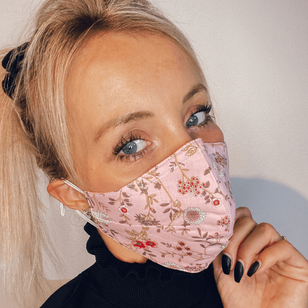 Stoffmaske mit Blumen für Mami und Kind | Stoffmaske aus qualitativer Baumwolle mit Nasenbügel und einstellbaren Gummibändern | eingebauter Filter | Corona Maske Fashion Schweiz kaufen