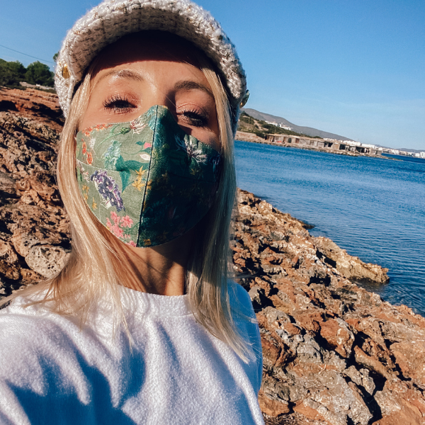 Stoffmaske mit Blumen für Mami und Kind | Stoffmaske aus qualitativer Baumwolle mit Nasenbügel und einstellbaren Gummibändern | eingebauter Filter | Corona Maske Fashion Schweiz kaufen