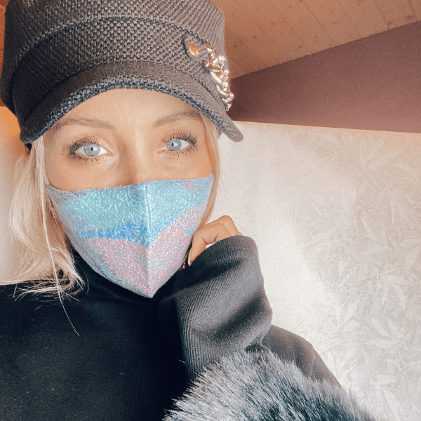Designer Stoffmasken für Damen | Hochwertige und exklusive Mundschutz Masken | Masken aus gewebter Wolle mit Öffnung für Filter | High-End Fashion Mask Schweiz kaufen | Regenbogen Farben Verlauf Maske