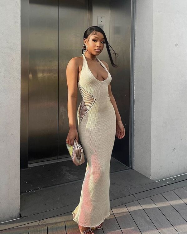 Maxikleid mit Neckholder und Cut-Outs mit Fransen Effekt auf den Seiten -  Maxi Damen Kleid 
