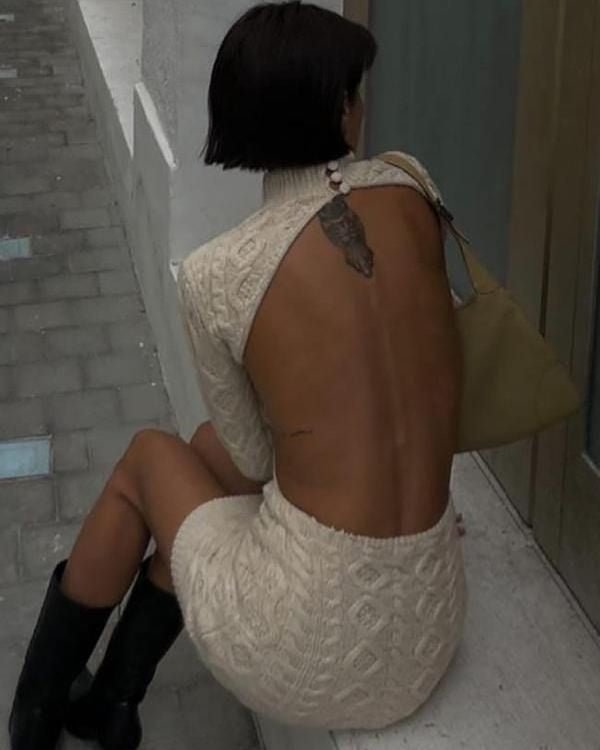 Rueckenfreies Damen Strickkleid mit Kragen und Zopfmuster