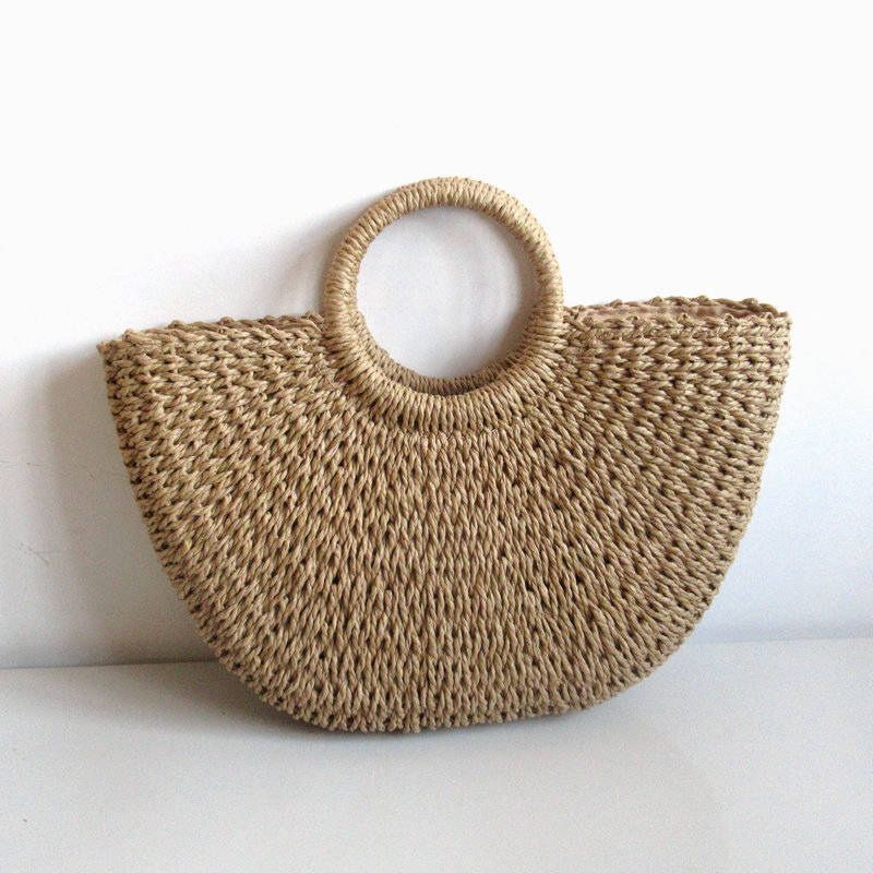 Beige braune Strohtasche in Korb Form - Perfekte Badetasche 