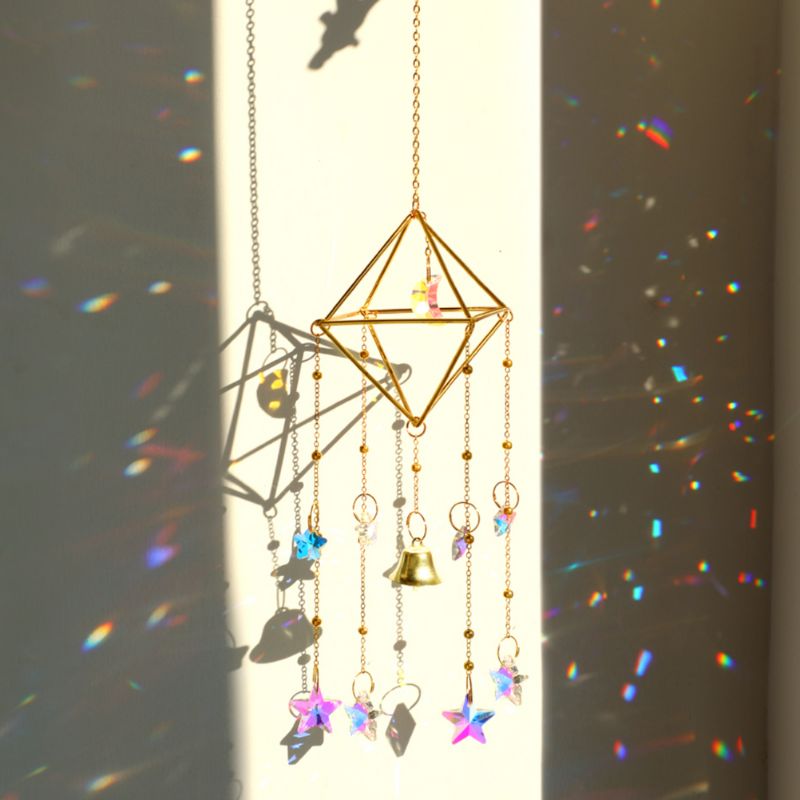 Suncatcher Sonnenfanger mit goldener Kubus Form, Kristall Prisma Steinen