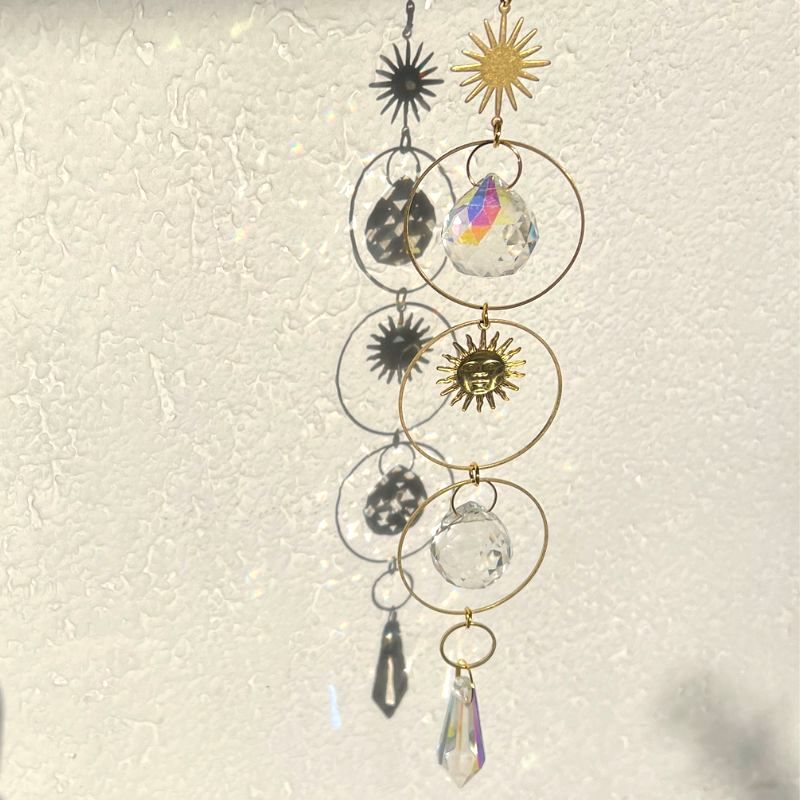 Suncatcher Sonnenfaenger Windspiel mit Kristall Steinen und Sonnen Symbolen in gold