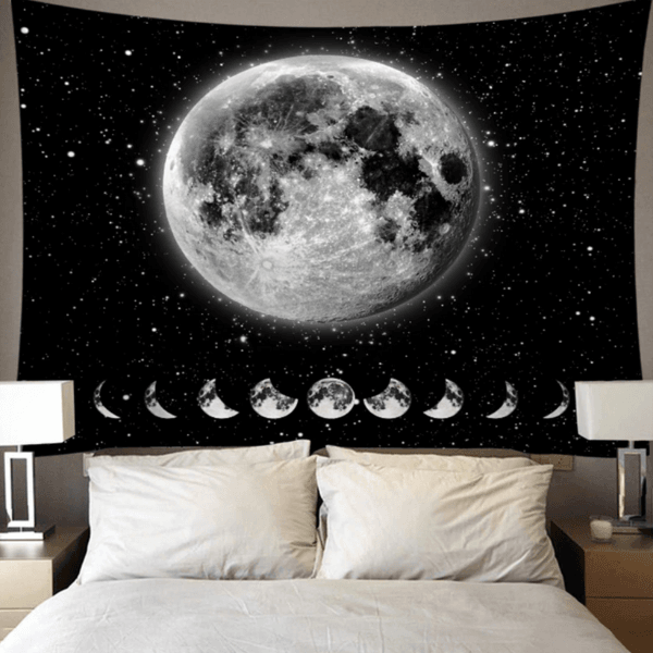 Wand Deko Tuch schwarz mit Mondphasen und Sternenhimmel | Wandteppich Wandtuch mit Sternen und Mond und Wolken Motiven | Psychedelic Hippie Style Wand Dekoration für dein Zuhause