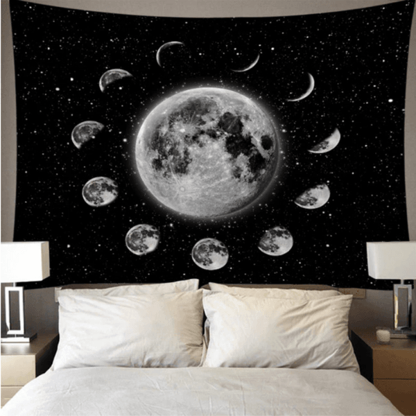 Wand Deko Tuch schwarz mit Mondphasen und Sternenhimmel | Wandteppich Wandtuch mit Sternen und Mond und Wolken Motiven | Psychedelic Hippie Style Wand Dekoration für dein Zuhause