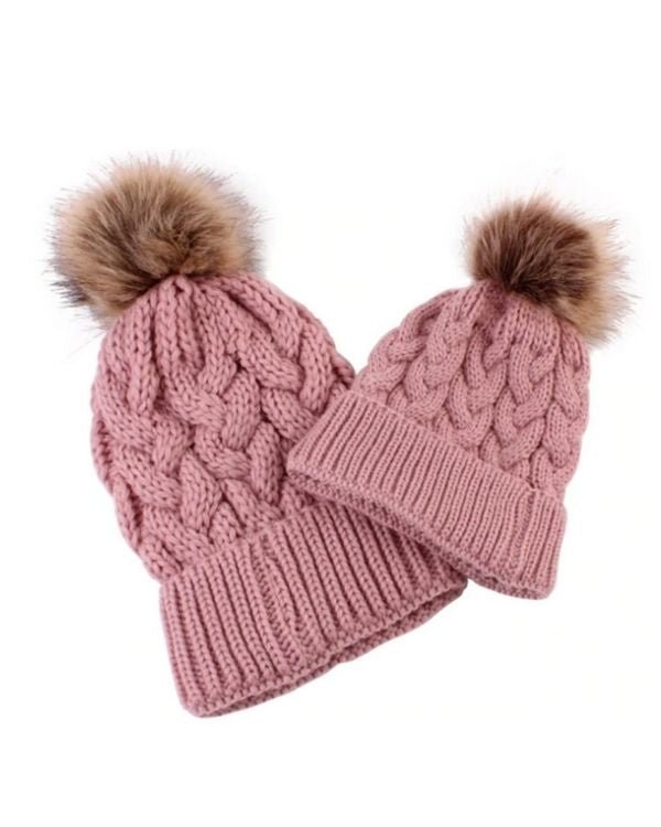 Rosa Fellbommel Wintermuetzen Beanies fuer Babes und Muetter 