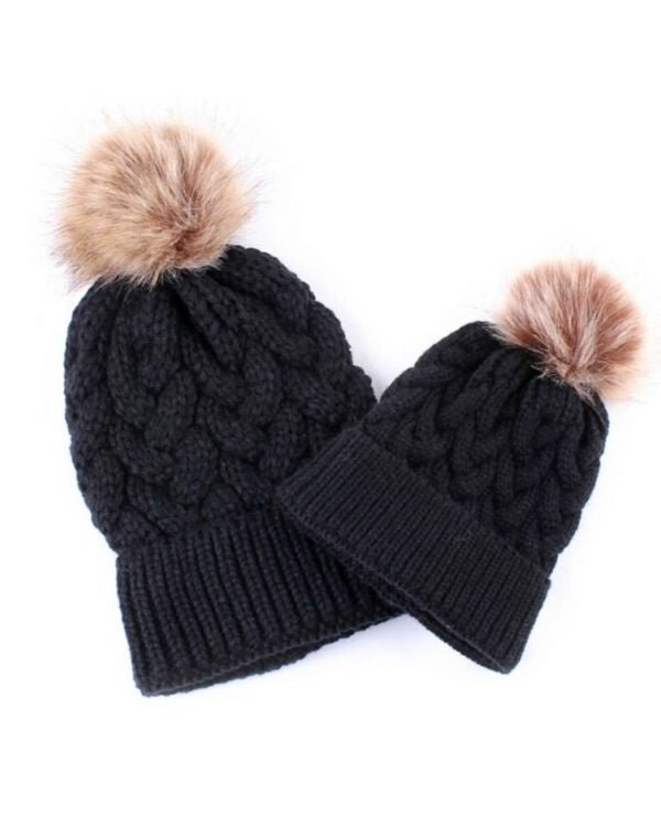 Schwarze Beanie Wintermütze mit Fellbommel - Gestrickte Zopfmuster Beanies kaufen Schweiz