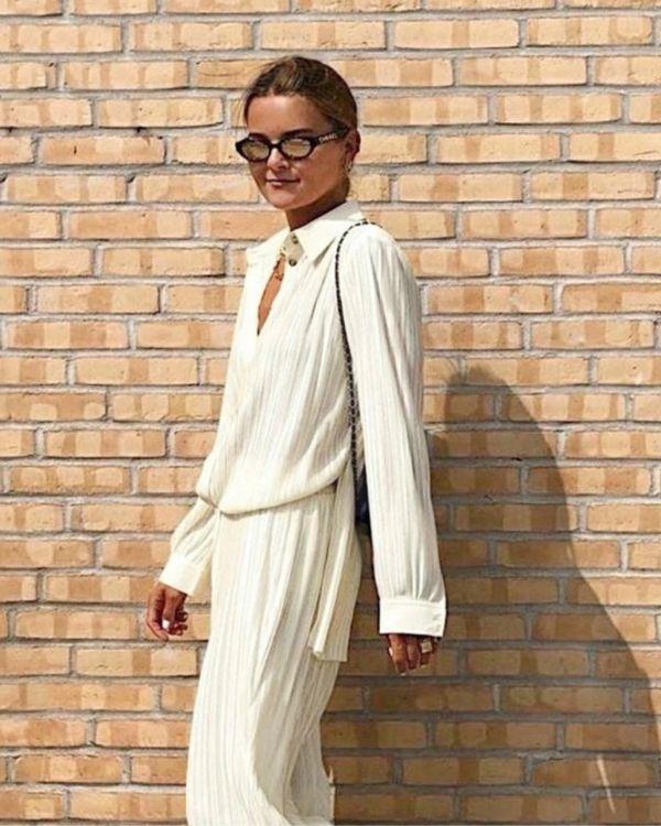 Zweiteiler Damen Set aus oversize Hose mit elastischem Bund und lockerer Bluse in weiss