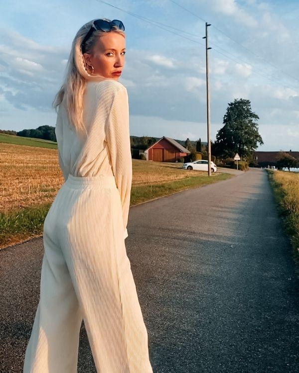 Elegantes Zweiteiler Set Damen gerippter Stoff Bluse und weite Hose