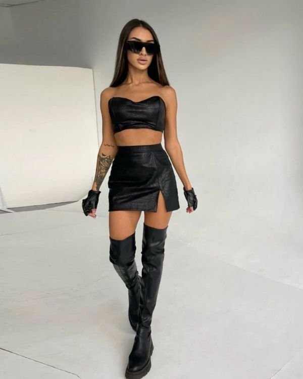 Damen Set aus kurzem Mini Rock und bauchfreiem Crop Top in schwarz mit Muster im Kunstleder