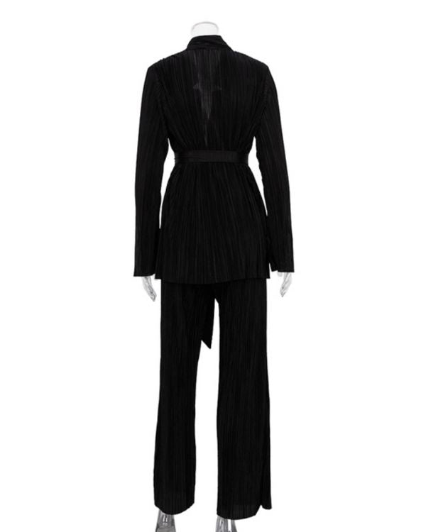 Schwarzes Plissee Zweiteiler Set aus langarm Bluse mit Stoffgurt und gerade geschnittener Hose