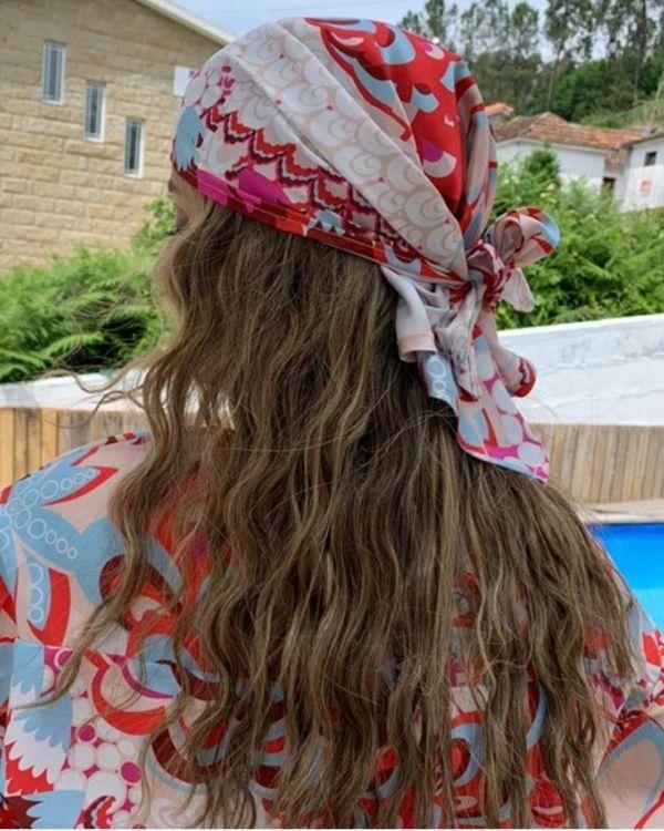 Bandana Kopftuch Bluse und Shorts mit Blumen Floral Muster und rot hellblau gemischt