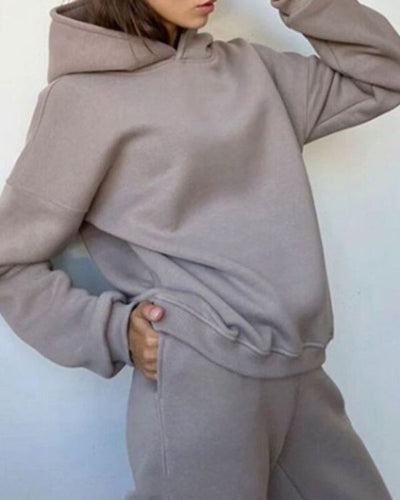 Loungewear Zweierset aus Hoodie Pullover und Trainerhose in hellbraun