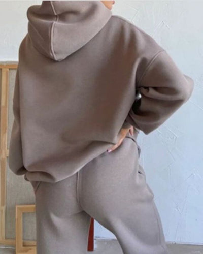 Brauner Damen Zweiteiler aus Kapuzen Pullover und kuscheliger Jogginghose 