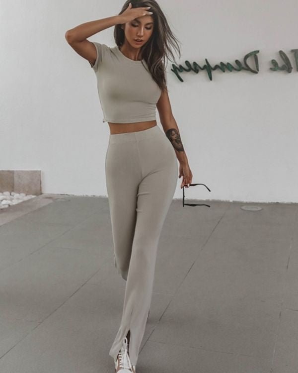 Beiges Damen Zweiteiler Set mit Schlitz Hose Leggings und passenden T-Shirt