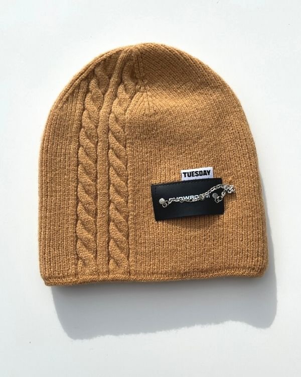 Braune Wintermuetze mit Zopfmuster und Fashion Detail Unisex Beanies online kaufen