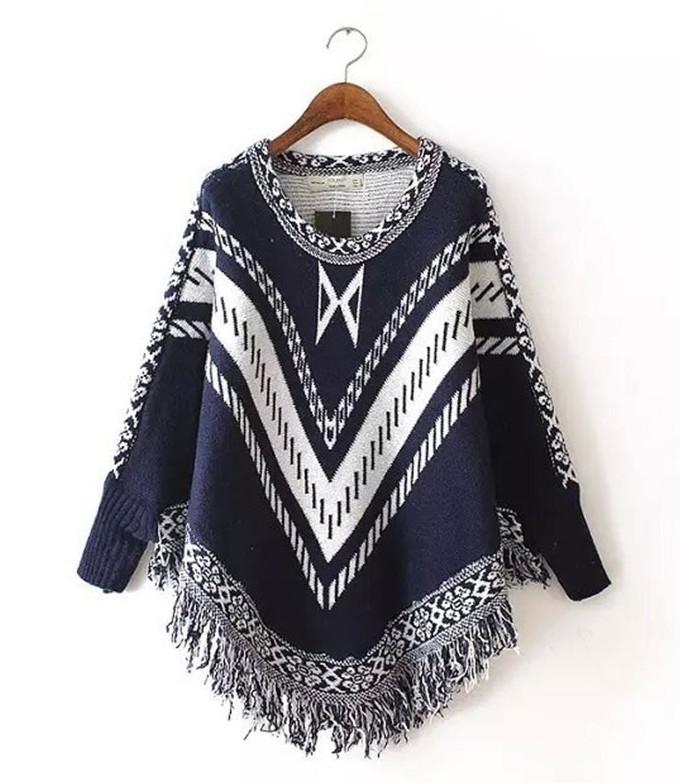 Kuscheliger Poncho Cape mit Aermel und Fransen - Boho Capes online bestellen